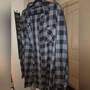 Men's Black and Gray Checkered Shirt I wore as A Shacket 4x